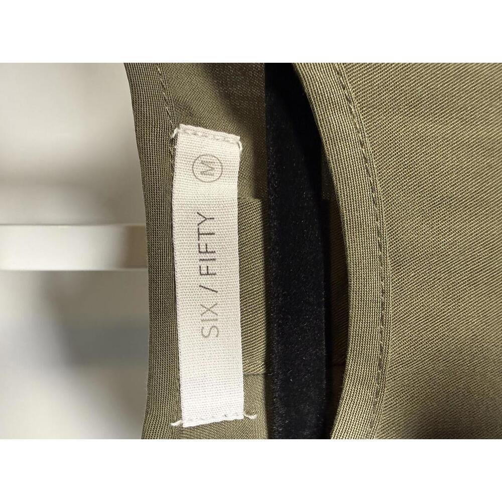 NWT Six/Fifty Olive Short Sleeve Pocket Top Button Back Blouse Size Medium - Picture 6 of 7